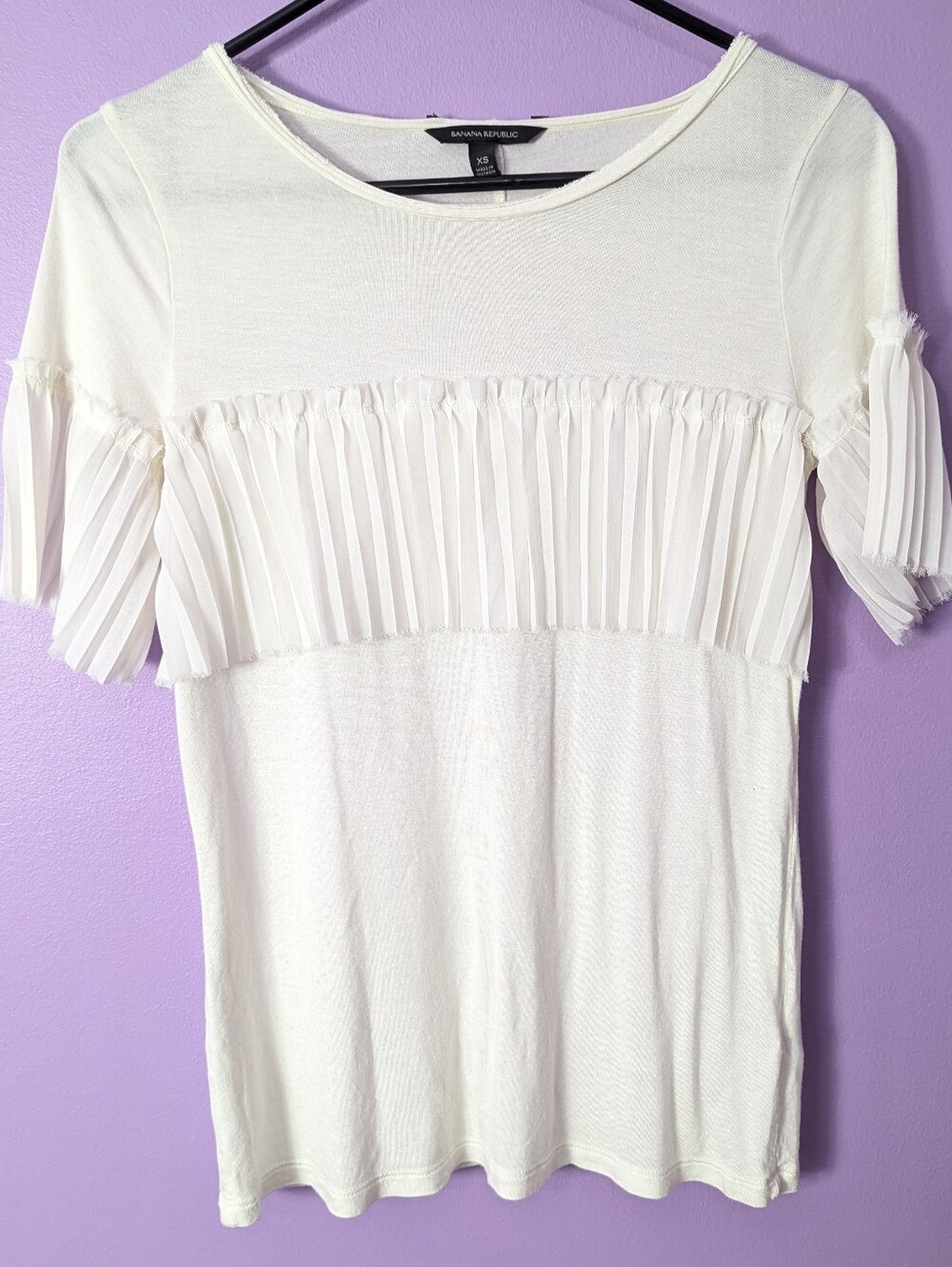 Banana Republic Women's Extra Small XS White Short Sleeve Top Ruffle Trim Soft